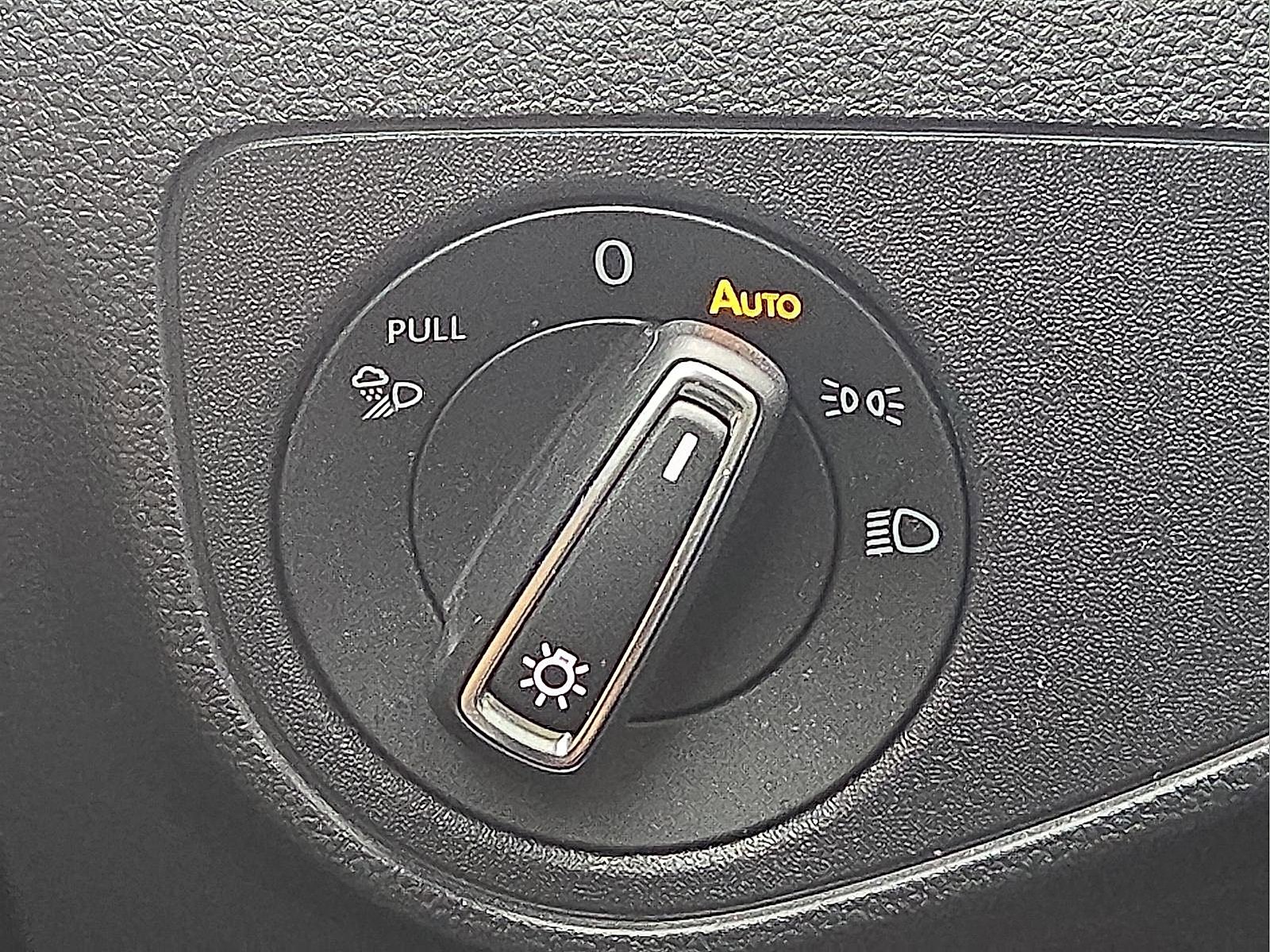 Used 2022 Volkswagen Atlas Cross Sport SEL Premium R-Line image 19