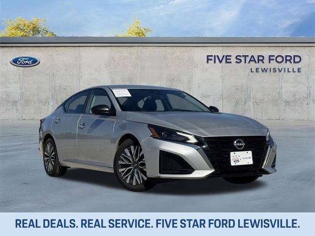 Used 2024 Nissan Altima 2.5 SV image 2