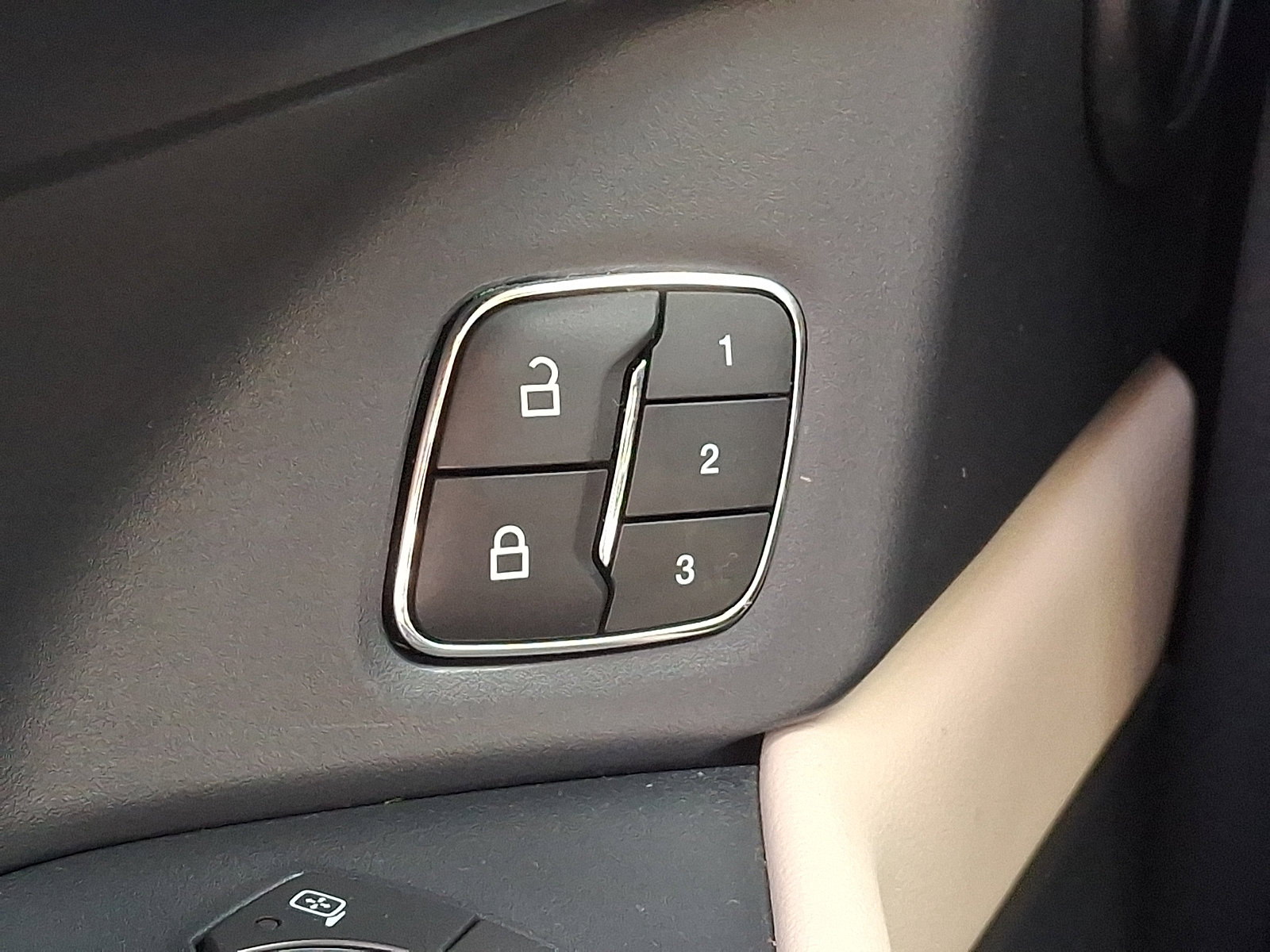 Certified 2022 Ford Expedition Max Platinum image 32