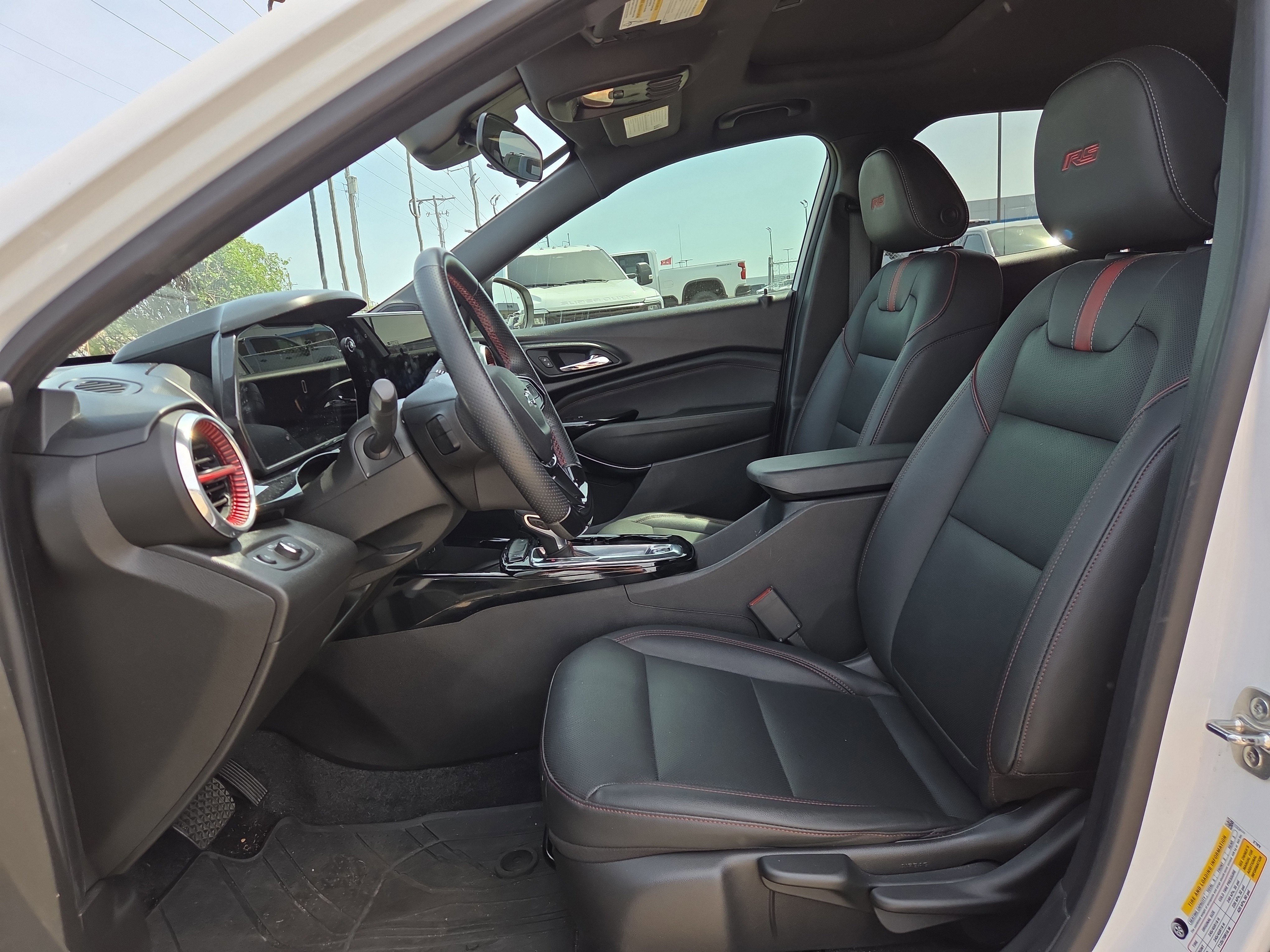 Used 2024 Chevrolet Trax RS w/ Sunroof Package FWD image 10