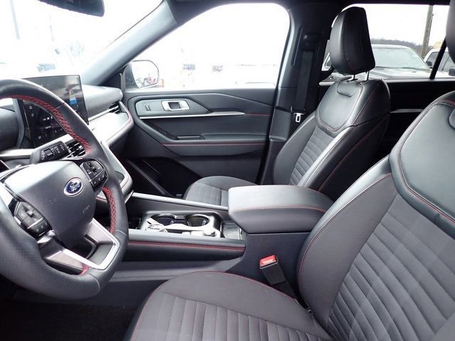 Certified 2025 Ford Explorer ST-Line image 10