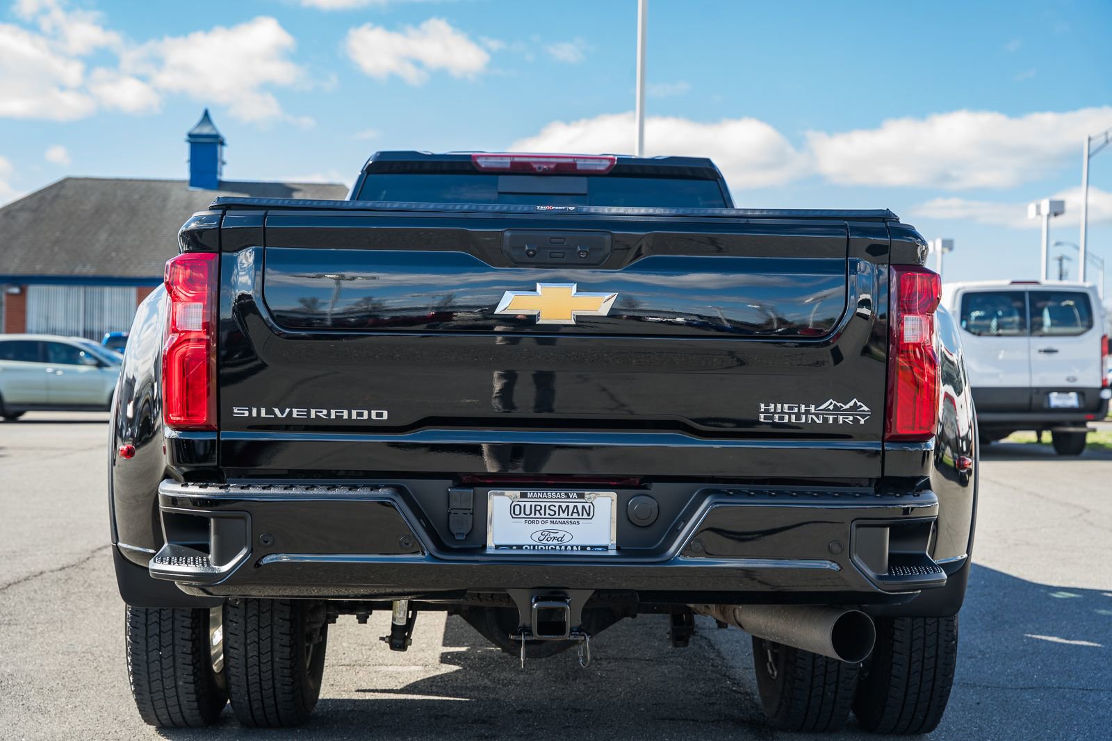 Used 2024 Chevrolet Silverado 3500 High Country w/ High Country Premium Package image 7