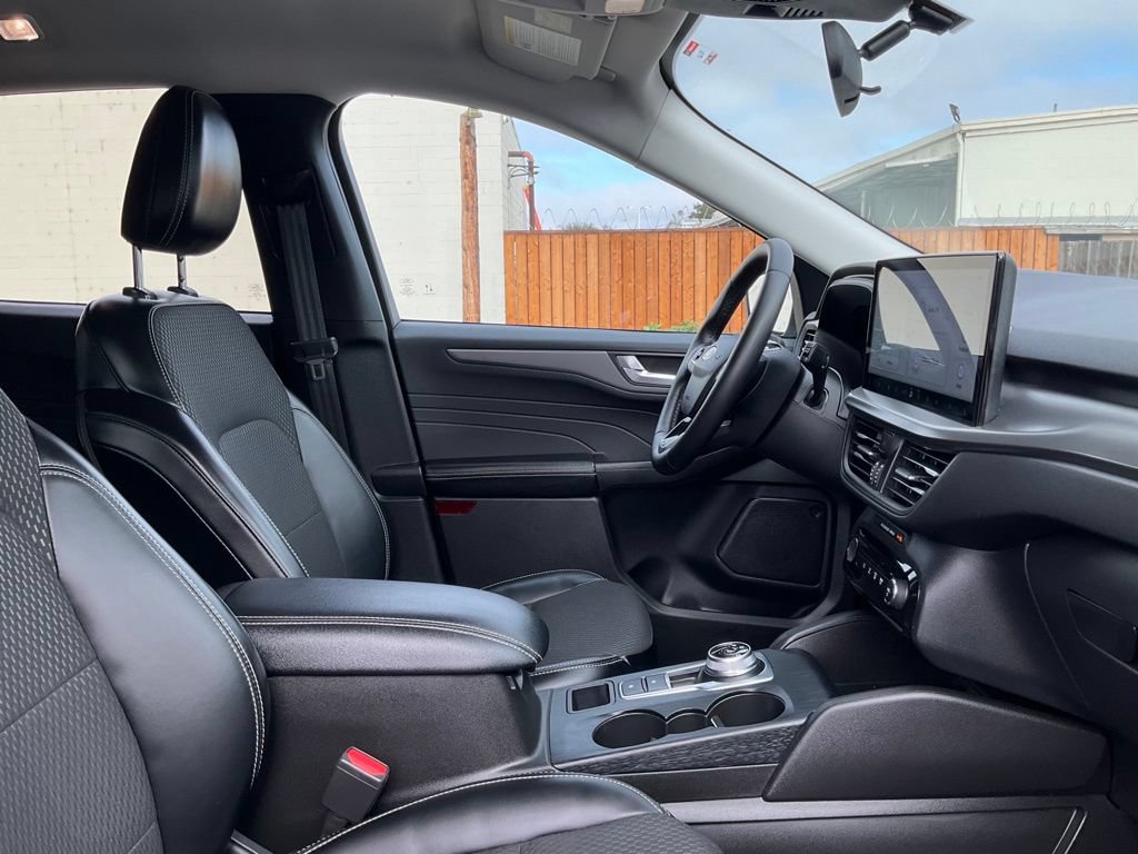Certified 2024 Ford Escape SE FWD image 35