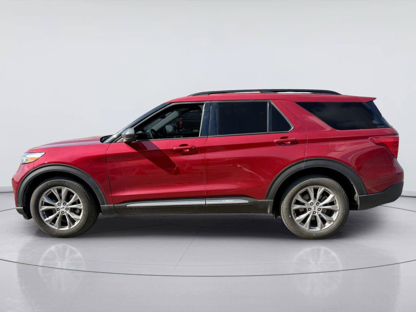 Certified 2023 Ford Explorer XLT w/ Equipment Group 202A RWD image 8