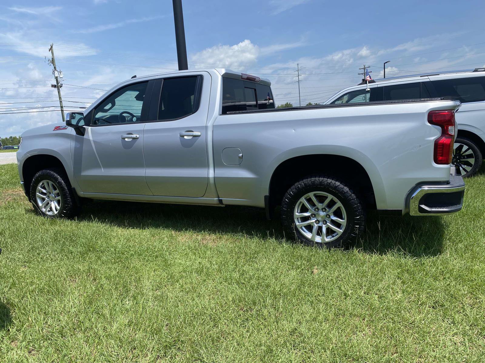 Used 2019 Chevrolet Silverado 1500 LT w/ All-Star Edition AWD/4WD image 4