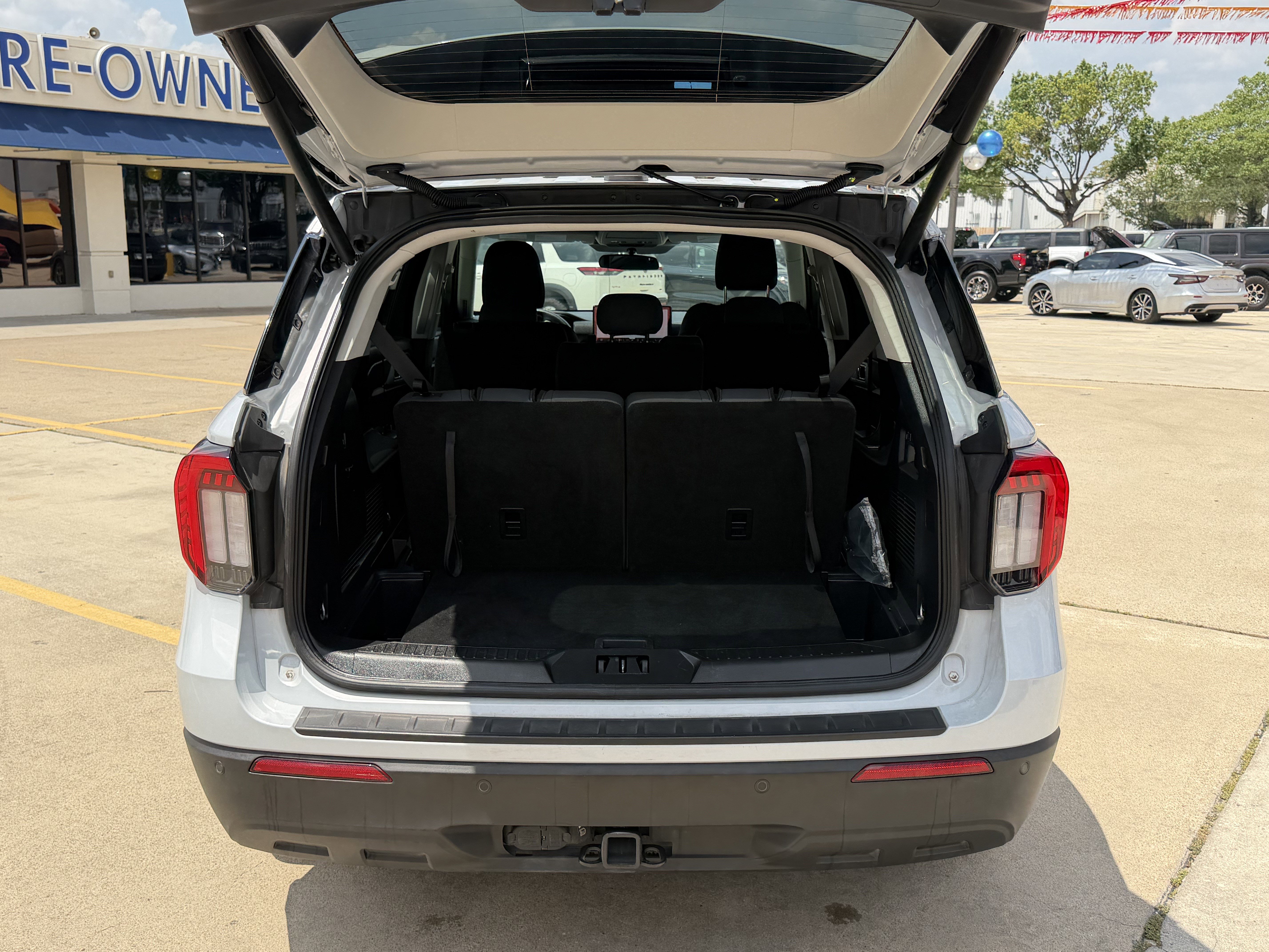 Certified 2025 Ford Explorer Active RWD image 8