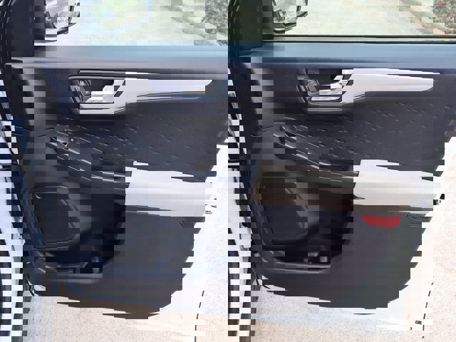 Certified 2020 Ford Escape SE image 18