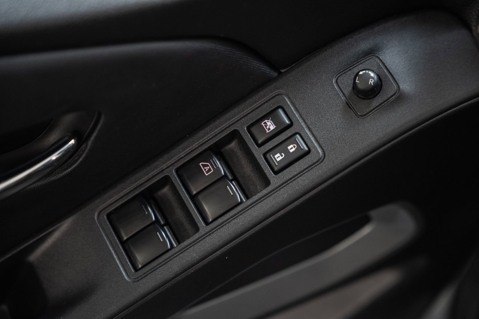 Used 2023 Nissan Frontier SV w/ SV Premium Package image 46