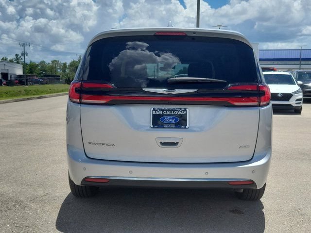 Used 2022 Chrysler Pacifica Touring-L AWD/4WD image 5