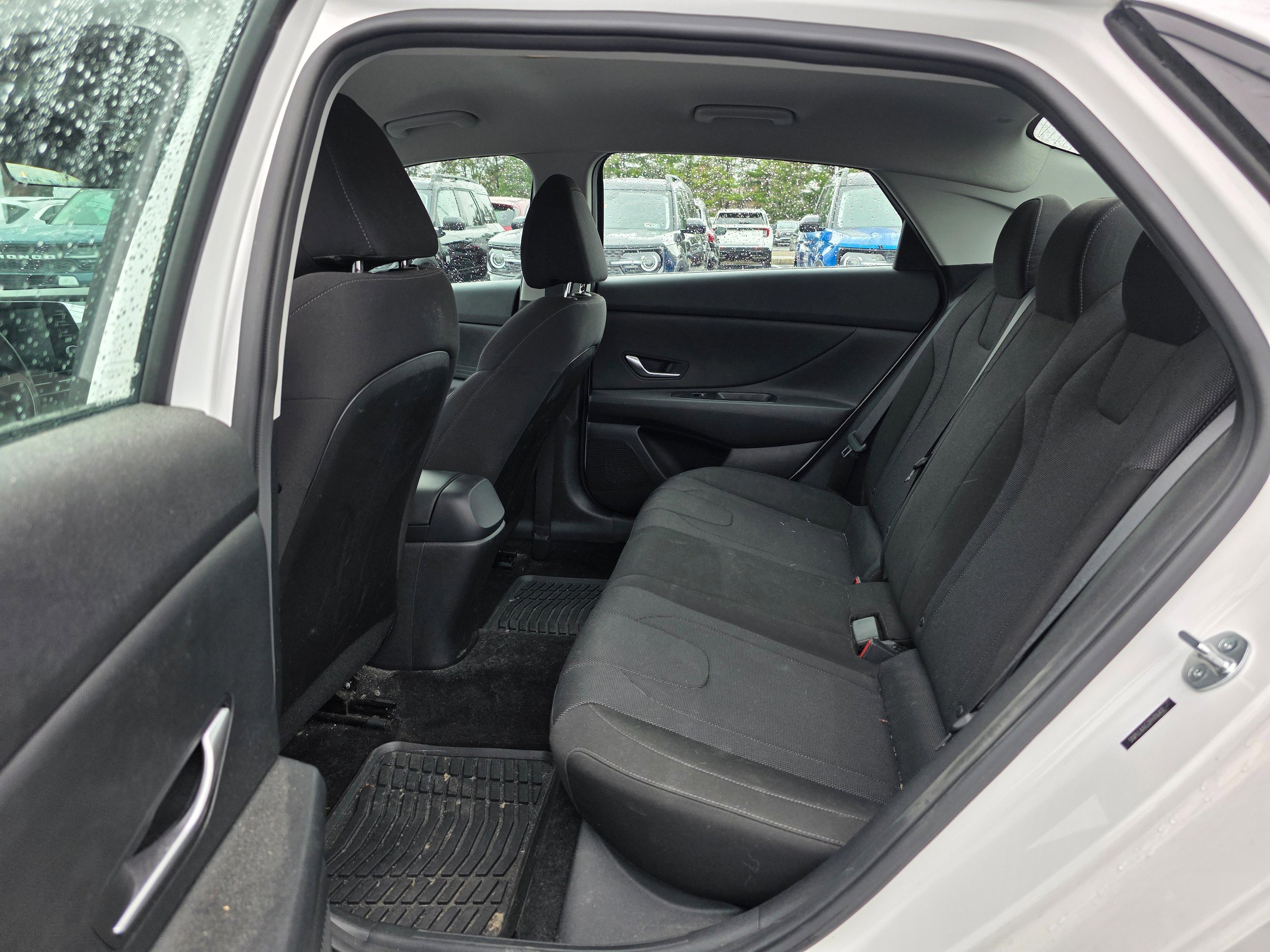Used 2023 Hyundai Elantra SE FWD image 8