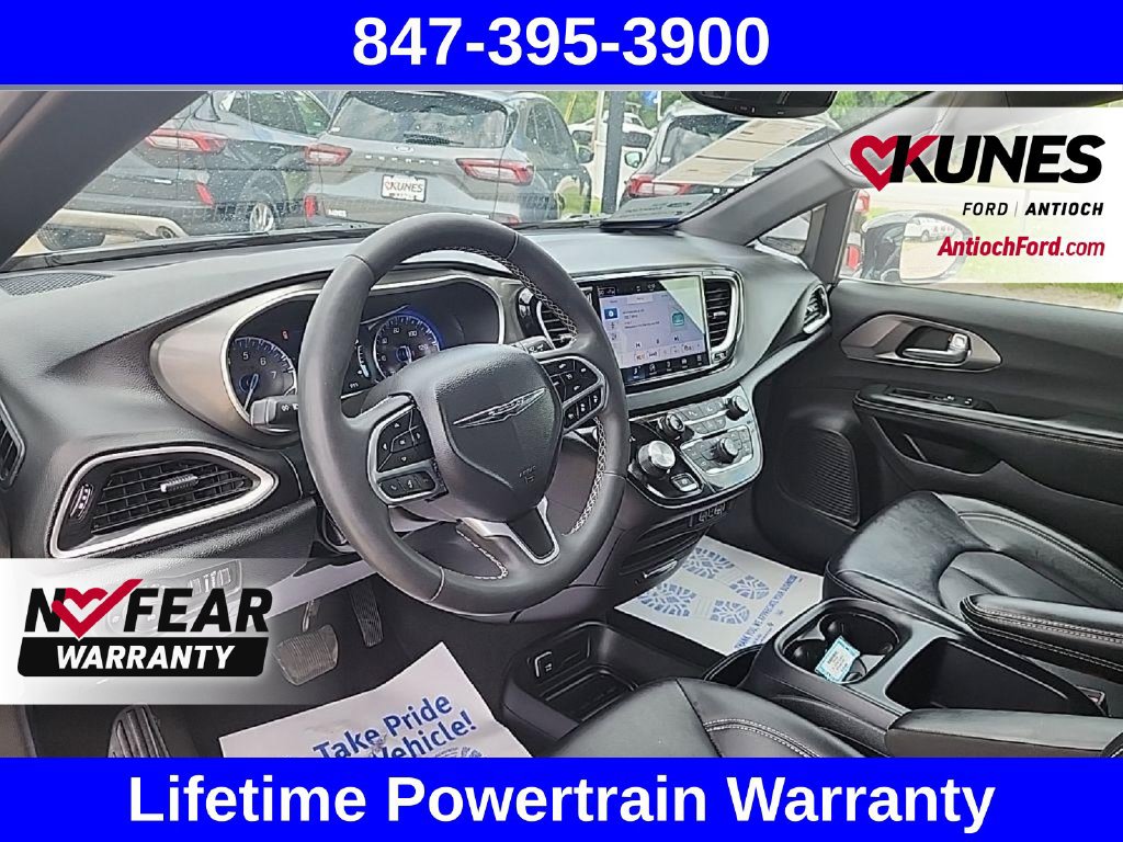 Used 2025 Chrysler Pacifica Select FWD image 25