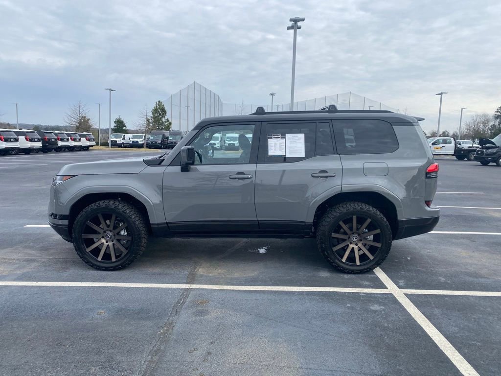 Used 2025 Lexus GX 550 w/ Accessory Package (Z1) image 2