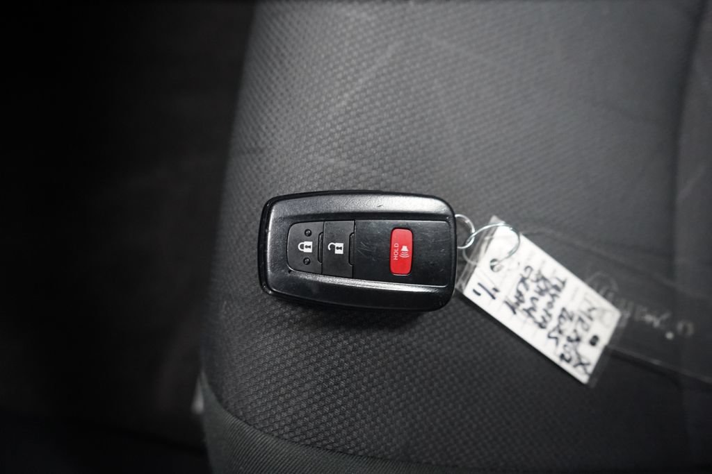 Used 2025 Toyota RAV4 XLE AWD/4WD image 37