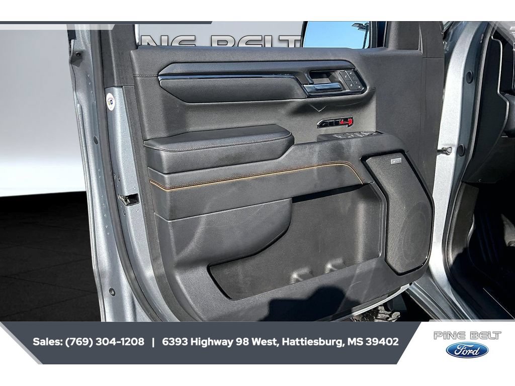 Used 2024 GMC Sierra 1500 AT4 w/ Technology Package AWD/4WD image 18