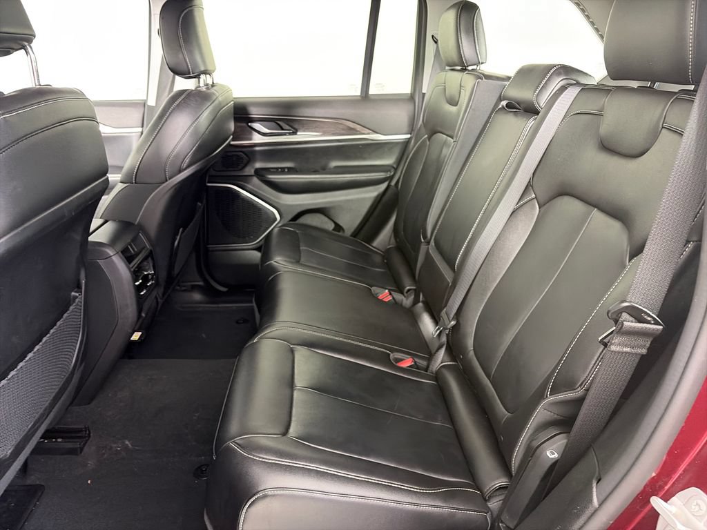 Used 2023 Jeep Grand Cherokee Limited w/ Black Appearance Package AWD/4WD image 13