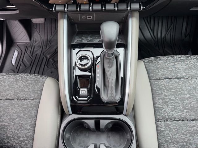 Used 2024 Chevrolet Colorado ZR2 w/ Technology Package image 18