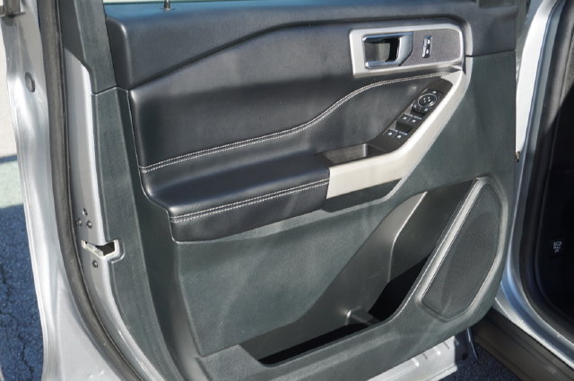 Certified 2024 Ford Explorer XLT RWD image 25