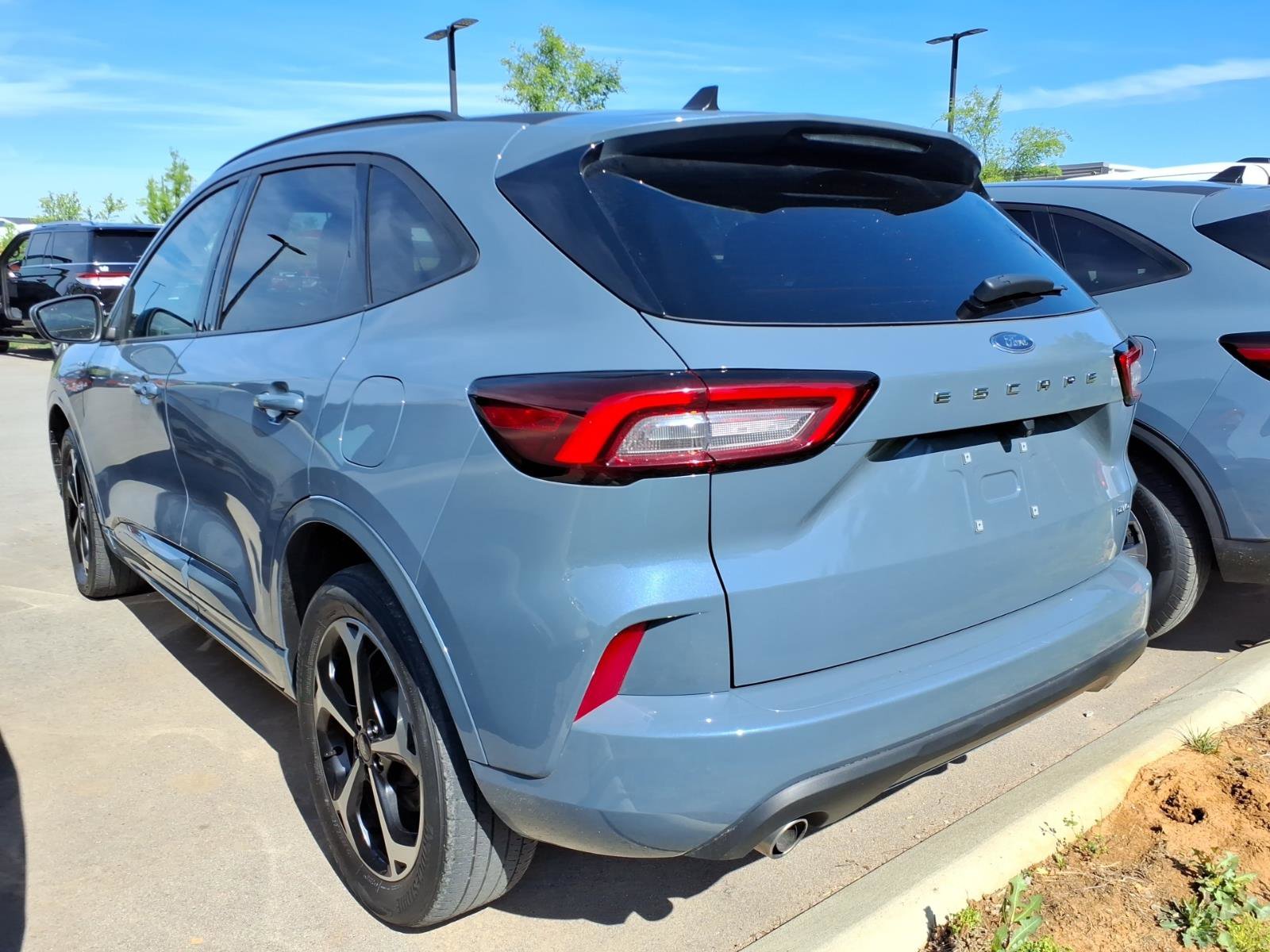 Certified 2023 Ford Escape ST-Line Select AWD/4WD image 4