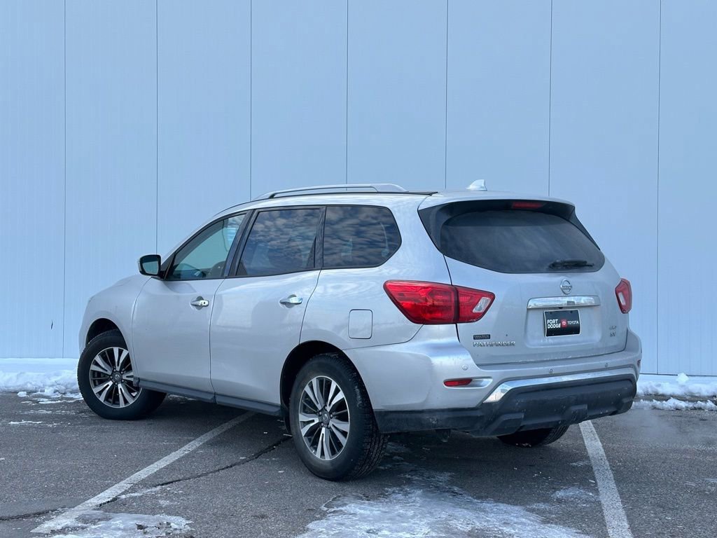 Used 2020 Nissan Pathfinder SV image 4
