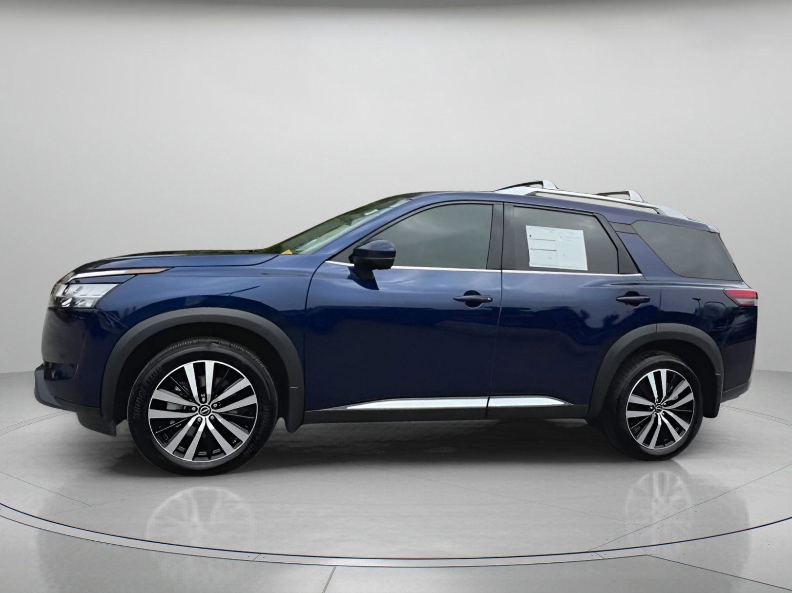 Used 2024 Nissan Pathfinder Platinum image 7