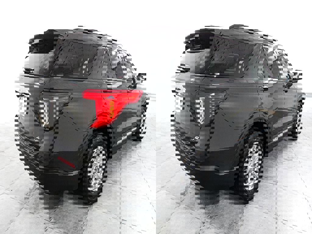 Certified 2023 Ford Explorer XLT w/ Equipment Group 202A image 5
