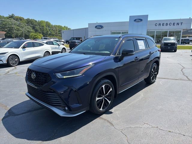 Used 2022 Toyota Highlander XSE FWD image 3