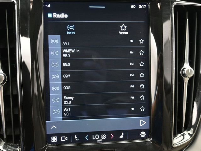 Used 2022 Volvo XC60 B5 Momentum image 20