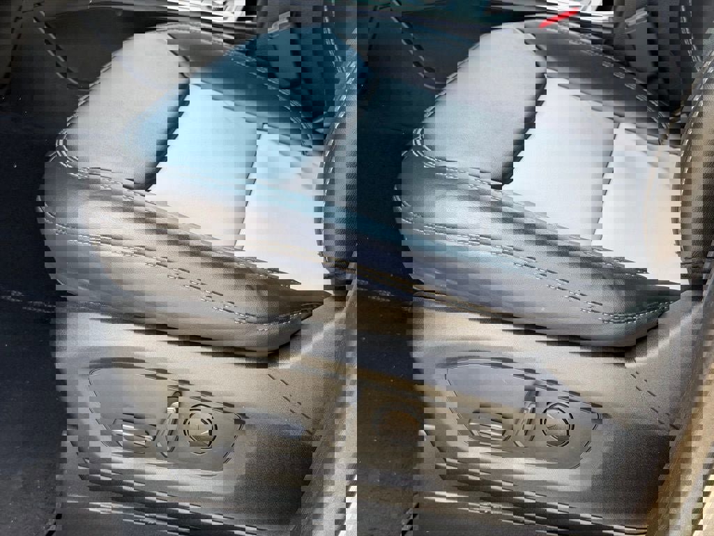 Certified 2022 Ford Explorer XLT w/ Equipment Group 202A image 16