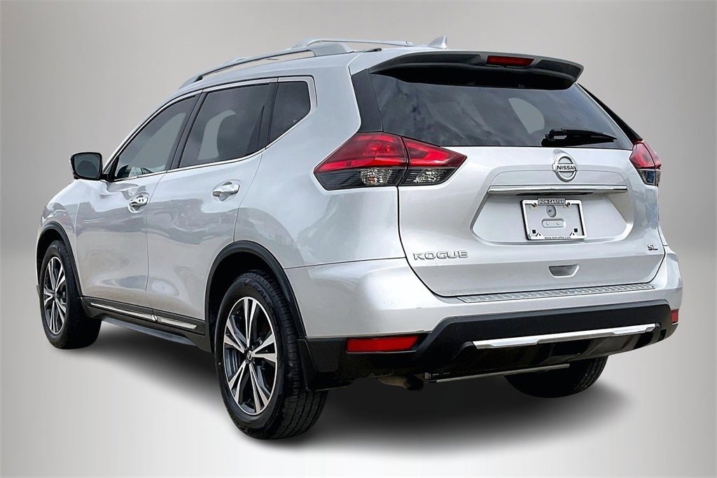 Used 2017 Nissan Rogue SL w/ SL Premium Package image 2