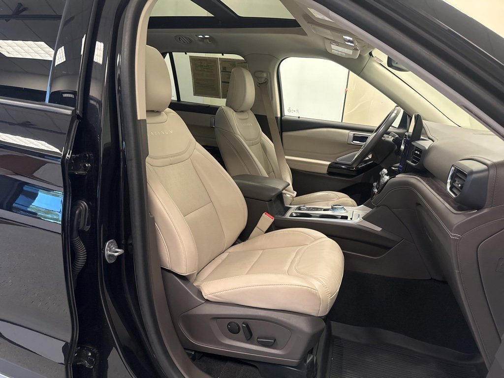 Certified 2024 Ford Explorer Platinum w/ Technology Package image 33