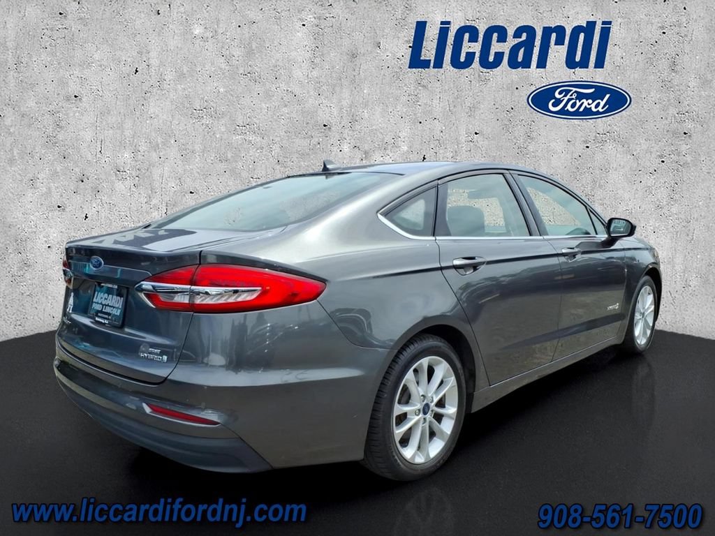 Certified 2019 Ford Fusion SE FWD image 4