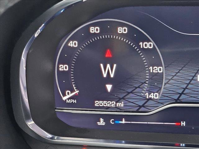 Used 2024 GMC Yukon XL SLT image 13