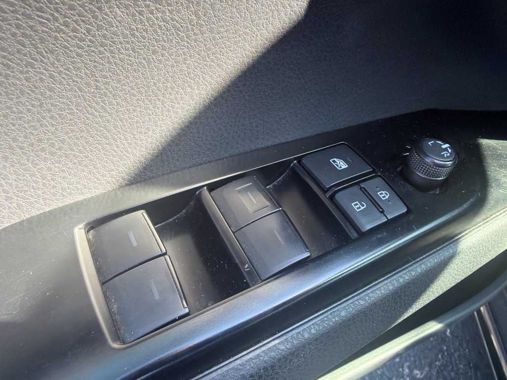 Used 2025 Toyota Camry SE FWD image 11