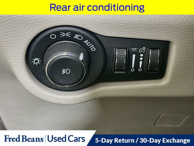 Used 2024 Chrysler Pacifica Touring-L FWD image 13