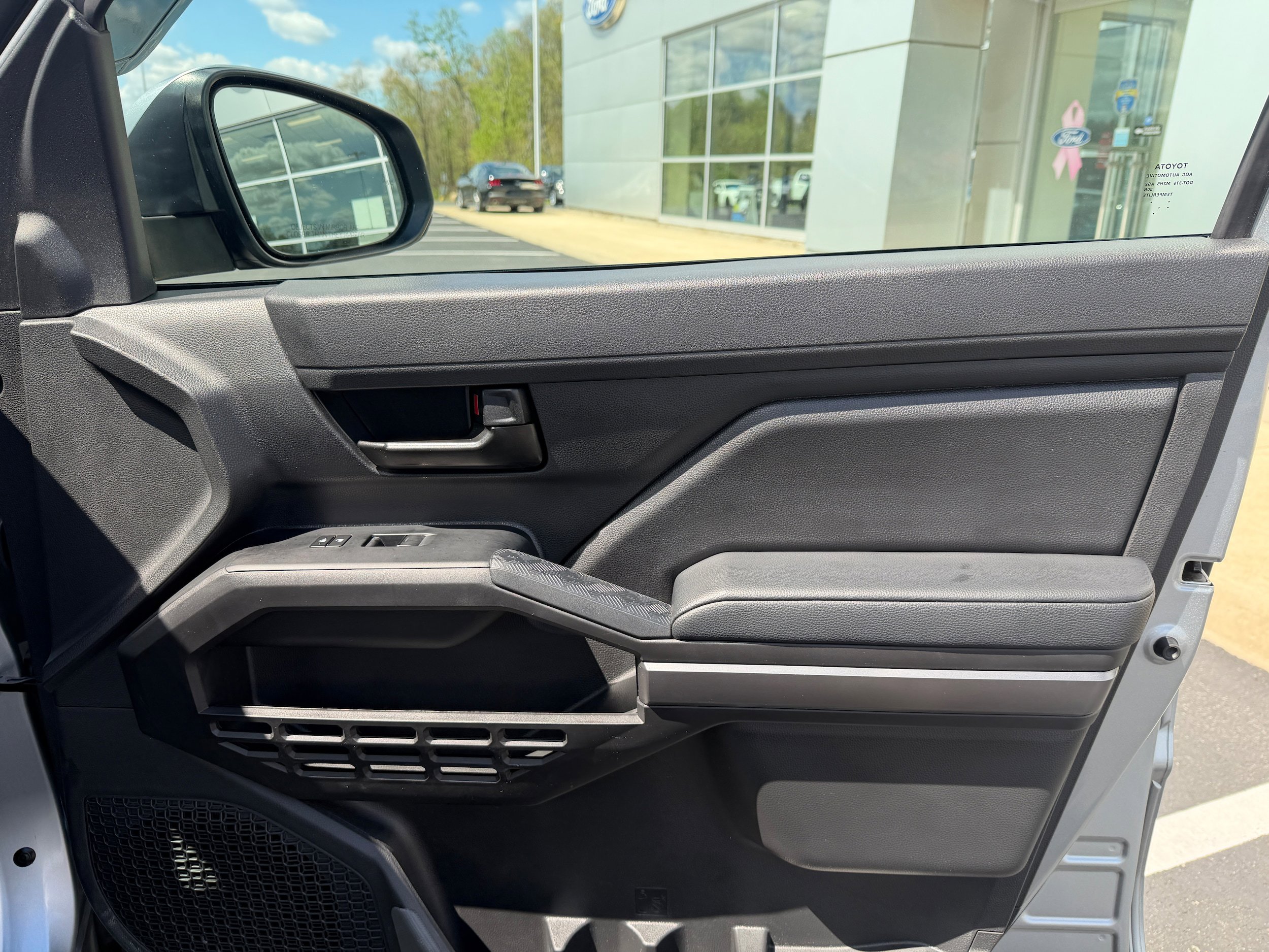Used 2025 Toyota Tacoma SR5 AWD/4WD image 24