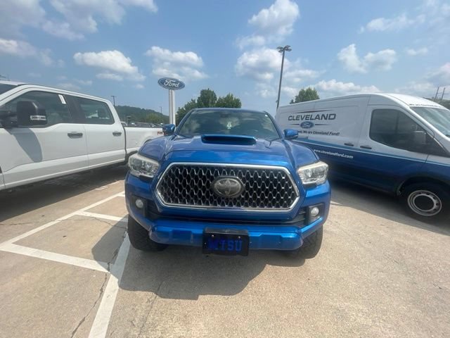 Used 2018 Toyota Tacoma TRD Sport AWD/4WD image 3