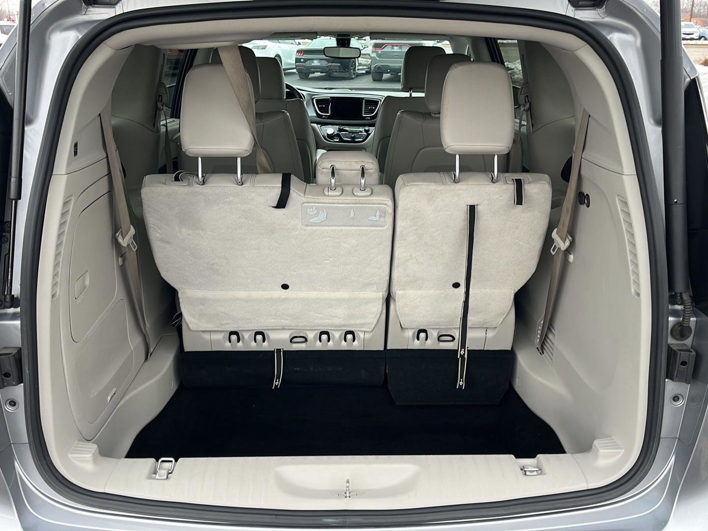 Used 2018 Chrysler Pacifica Touring-L image 20