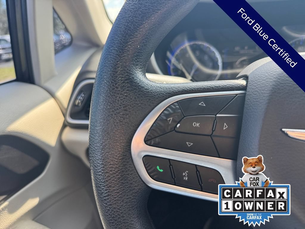 Used 2020 Chrysler Pacifica Touring FWD image 37