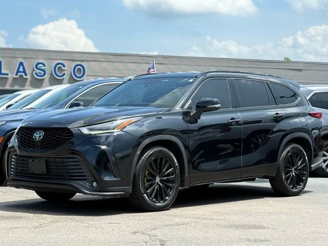 Used 2022 Toyota Highlander XSE image 3