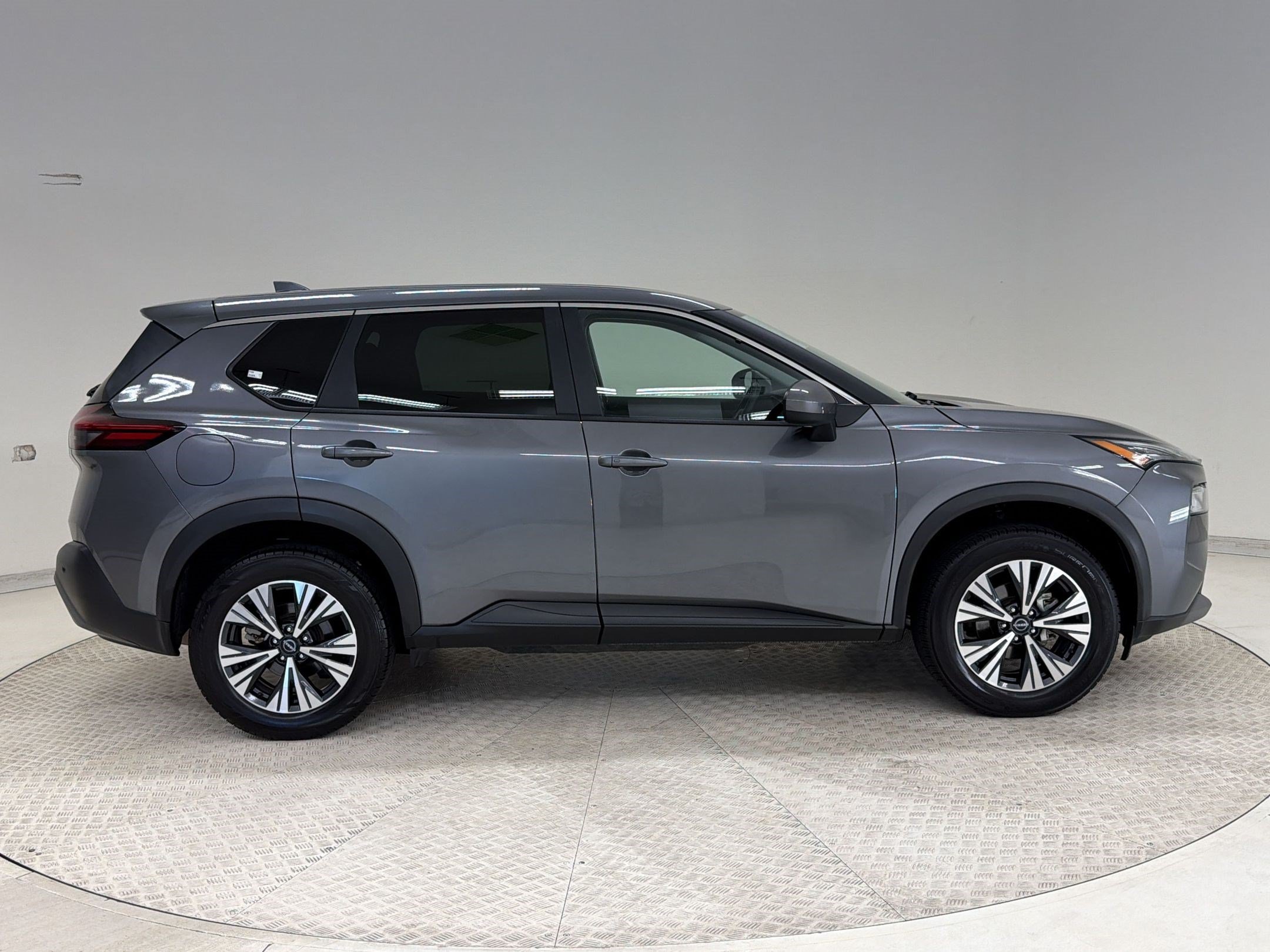 Used 2023 Nissan Rogue SV FWD image 8