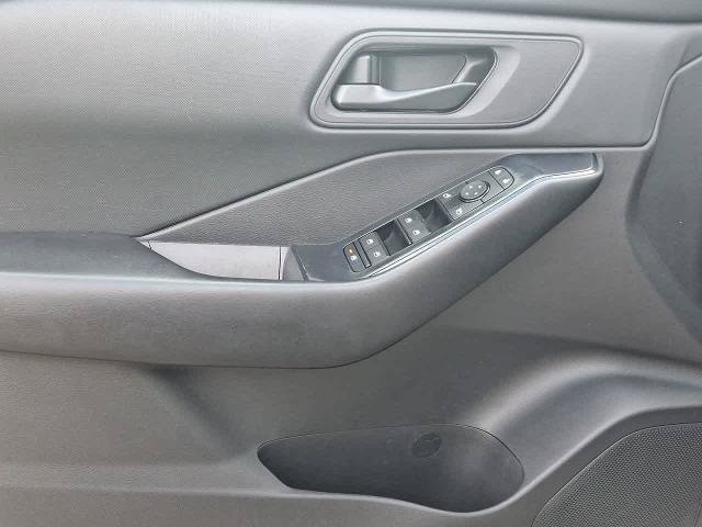 Used 2024 Nissan Rogue S FWD image 16