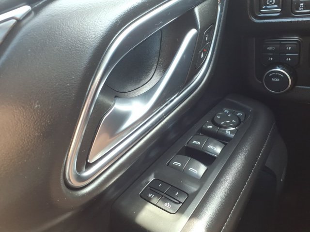 Used 2023 Chevrolet Suburban Z71 w/ Luxury Package AWD/4WD image 26