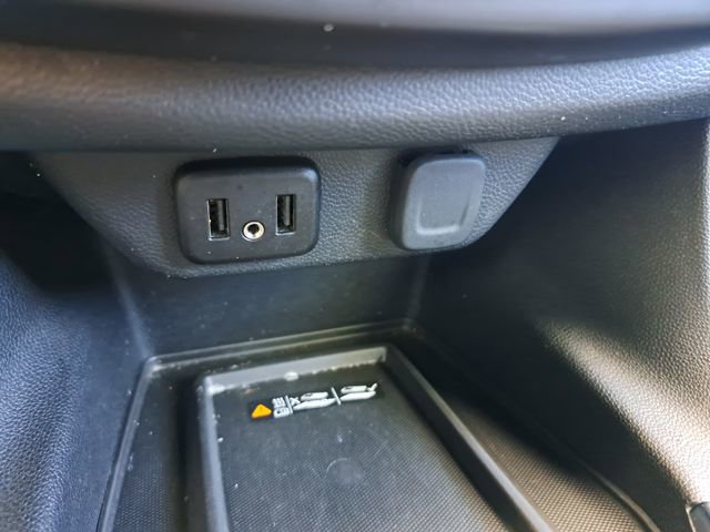 Used 2022 Chevrolet Traverse LT FWD image 13