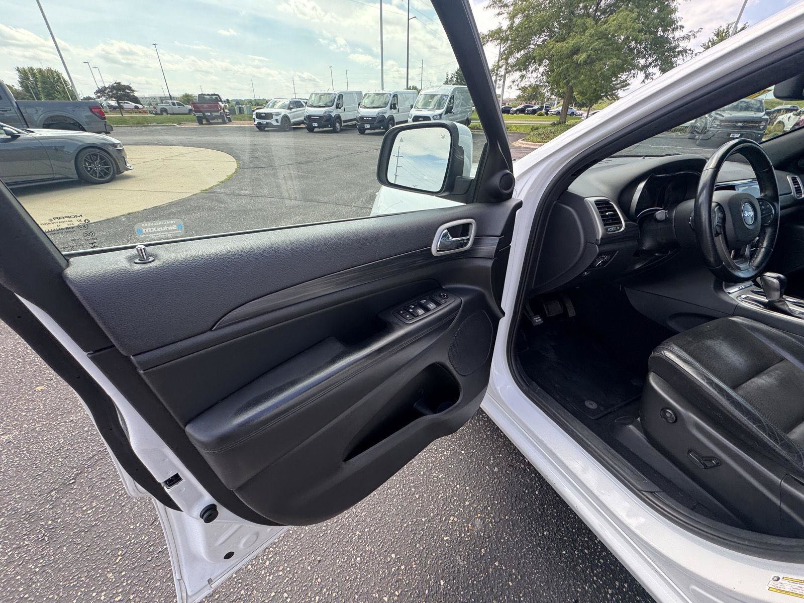 Used 2020 Jeep Grand Cherokee Altitude AWD/4WD image 16