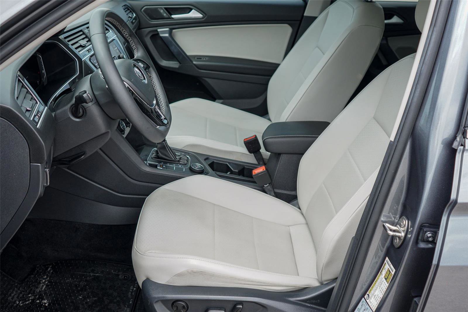 Used 2021 Volkswagen Tiguan SEL AWD/4WD image 10