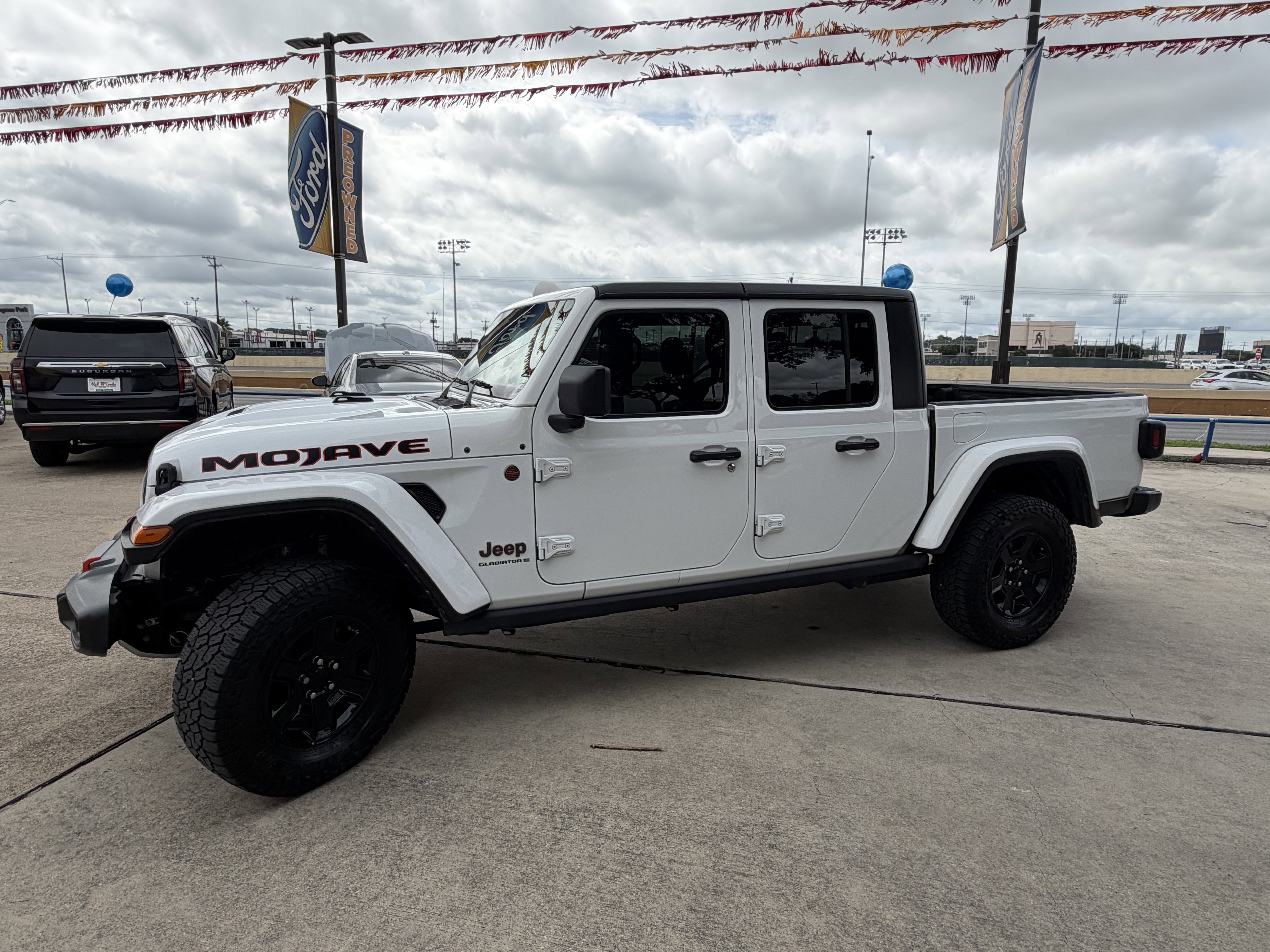 Used 2023 Jeep Gladiator Mojave w/ Trailer Tow Package AWD/4WD image 11