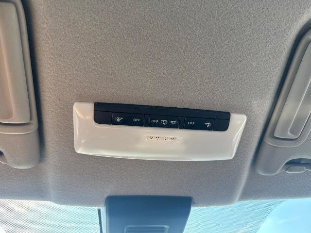 Used 2020 Nissan Kicks SR w/ SR Premium Package FWD image 19