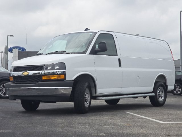 Used 2025 Chevrolet Express 2500 w/ Driver Convenience Package RWD image 7