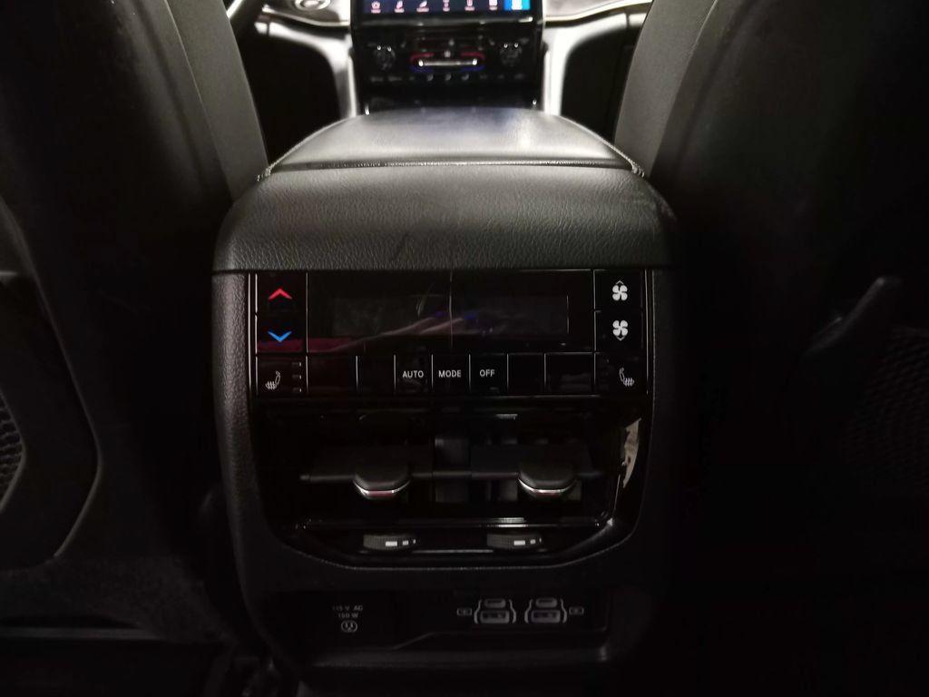 Used 2022 Jeep Grand Cherokee L Limited AWD/4WD image 15