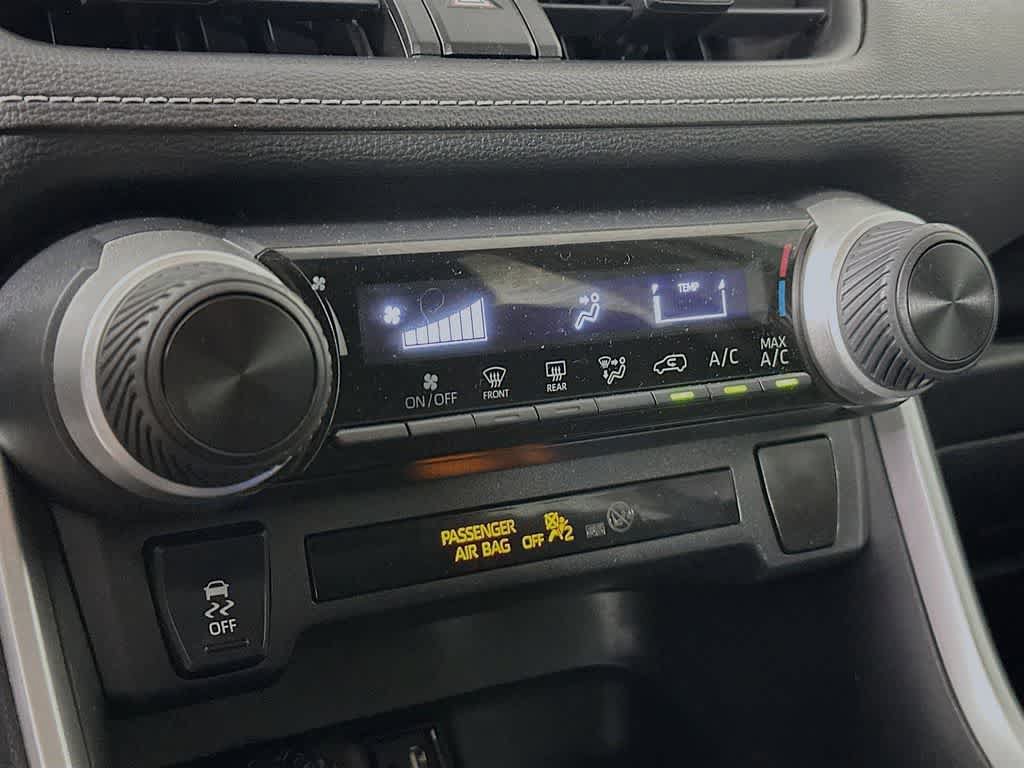 Used 2019 Toyota RAV4 LE FWD image 17